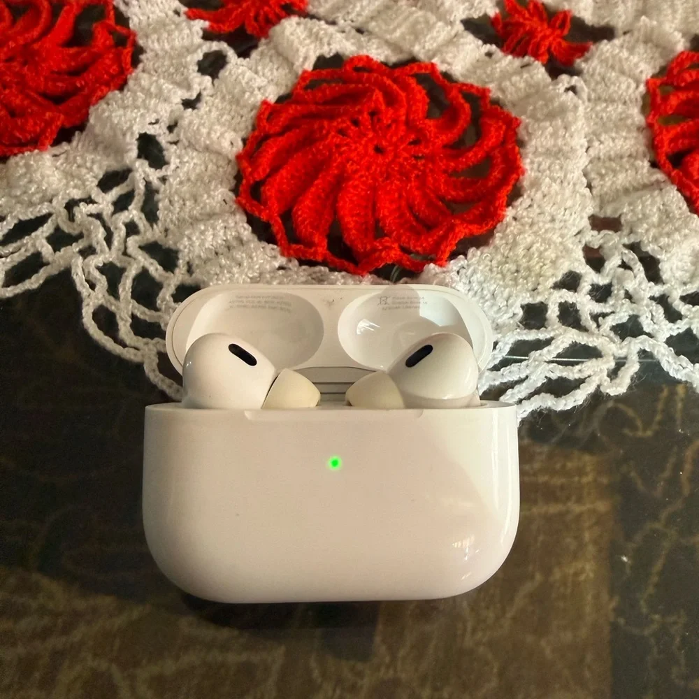 Apple Air Pods Pro 2 With Charging Case